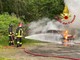 Auto in fiamme sulla SP90 tra Rovegro e Cicogna: intervento dei Vigili del Fuoco