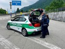 Fermata ad Omegna una sessantenne che guidava bevendo una birra