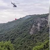 Incendio boschivo a Madonna del Sasso: fiamme domate dopo ore di intervento