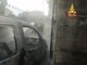 Auto parcheggiata prende fuoco all'improvviso Auto parcheggiata prende fuoco all'improvviso