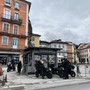 Senza stalli per le moto c’è il parcheggio “fai-da-te” Senza stalli per le moto c’è il parcheggio “fai-da-te”