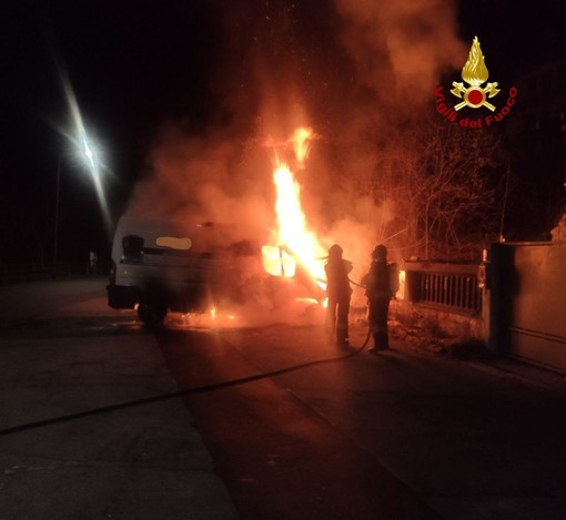 Incendio di un autocarro a Ornavasso: intervengono i Vigili del Fuoco