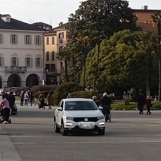 La piazza di Pallanza (da Facebook)