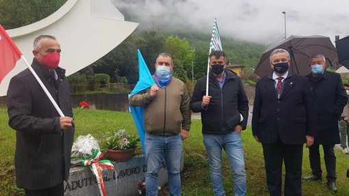 Festa dei Lavoratori ad Omegna, i sindacati: "Preoccupati dai licenziamenti e dal settore turistico" FOTO E VIDEO Festa dei Lavoratori ad Omegna, i sindacati: "Preoccupati dai licenziamenti e dal settore turistico" FOTO E VIDEO