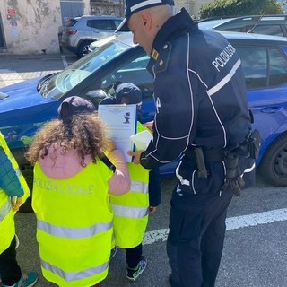Casale Corte Cerro, la sicurezza stradale si impara a scuola: concluso il progetto con la Polizia Locale
