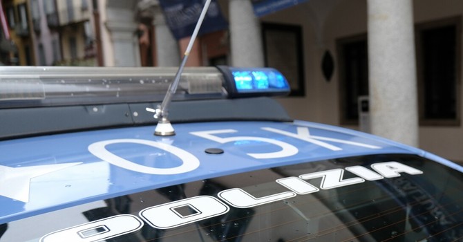 Fermato con un coltello dopo aver eluso il controllo della polizia
