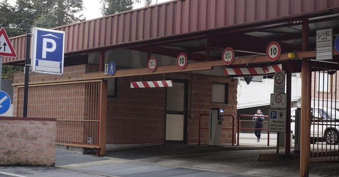 Atti vandalici al parcheggio di via Rosmini: il comune attiva un servizio di sorveglianza Atti vandalici al parcheggio di via Rosmini: il comune attiva un servizio di sorveglianza