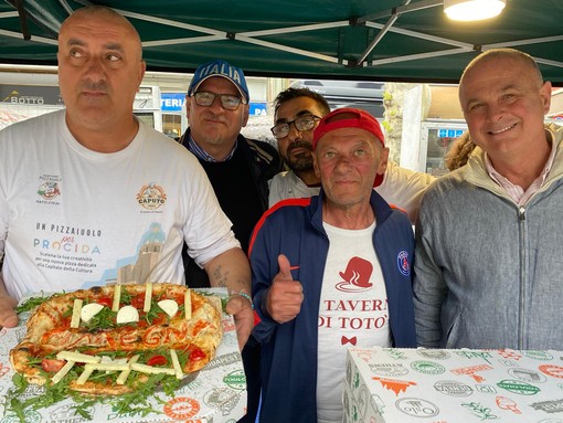 Aperto ufficialmente il Pizza Festival con un omaggio alla città Aperto ufficialmente il Pizza Festival con un omaggio alla città