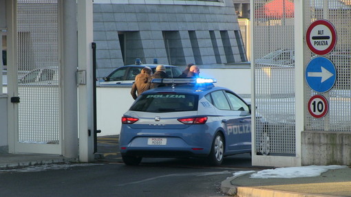 Tentava di spacciare droga a minorenni al luna park: arrestato un 26enne