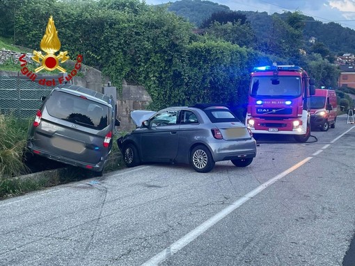 Scontro tra due auto ad Arizzano Scontro tra due auto ad Arizzano