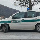 Trenta passaggi col rosso e 46 revisioni scadute rilevate nel 2025 dalla polizia locale di Mergozzo