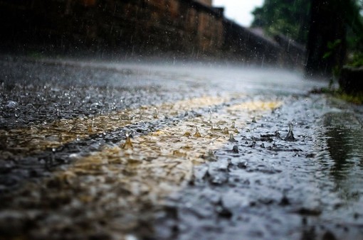 Piogge diffuse e clima instabile, migliora da giovedì