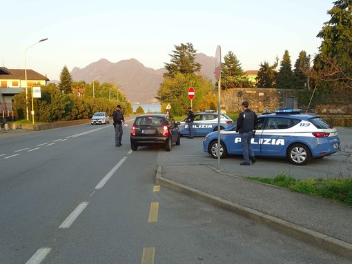 Baveno, fermati madre e figlio: la droga cade dal sedile durante il controllo