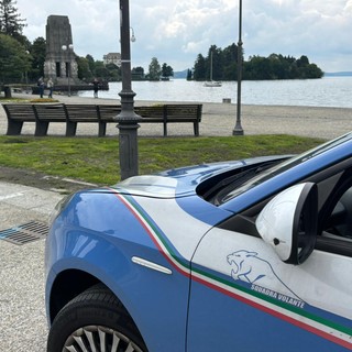 Sorpresi con arnesi da scasso in auto: denunciato un uomo e foglio di via da Verbania