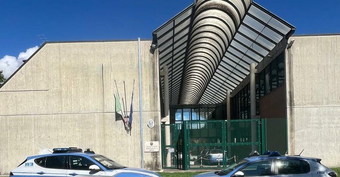 Omegna, scambio di denaro e metadone in piazza della Pace: arrestato un 52enne Omegna, scambio di denaro e metadone in piazza della Pace: arrestato un 52enne