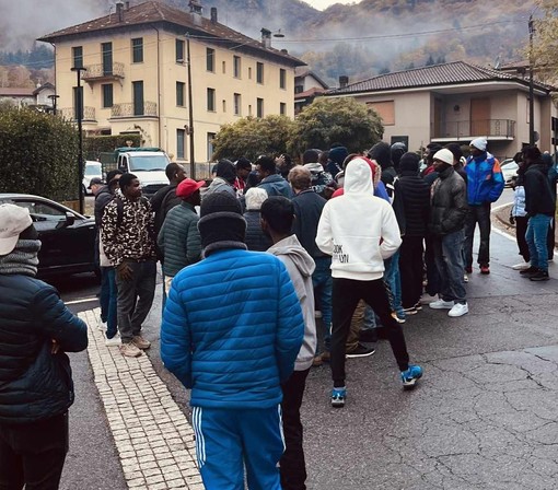 Senza energia elettrica né acqua calda: protestano i migranti di Cesara Senza energia elettrica né acqua calda: protestano i migranti di Cesara