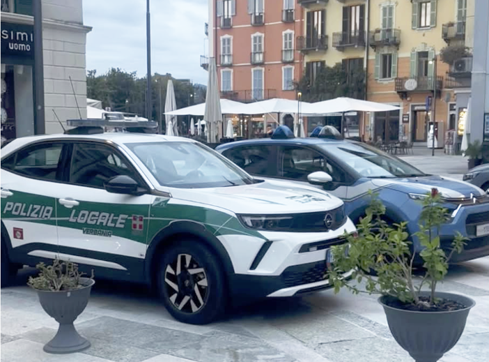 Intra, presidio delle forze dell’ordine a Intra dopo il caso “Rivoluzione a Verbania” VIDEO Intra, presidio delle forze dell’ordine a Intra dopo il caso “Rivoluzione a Verbania” VIDEO