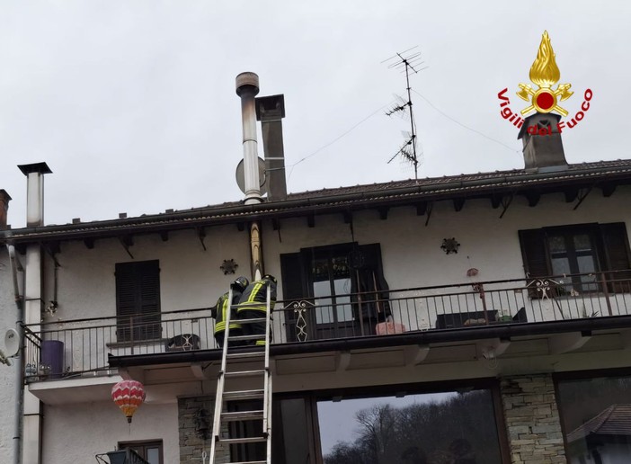 Principio di incendio al tetto di un’abitazione a Brolo di Nonio