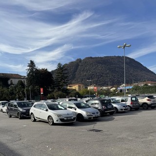 “Congestionato il parcheggio del Penny di Intra''