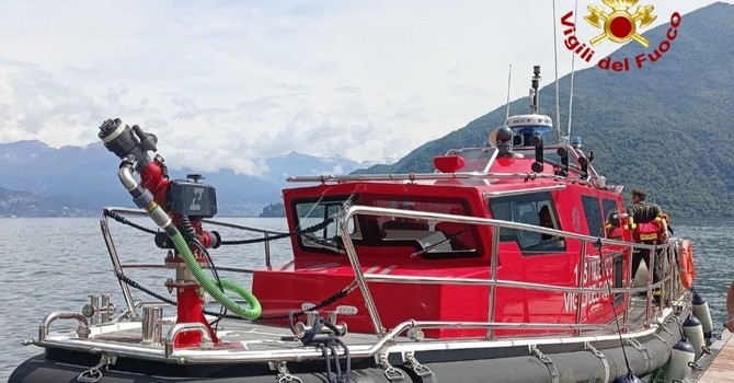 Imbarcazione affonda nel Lago Maggiore, due giovani soccorse dai vigili del fuoco