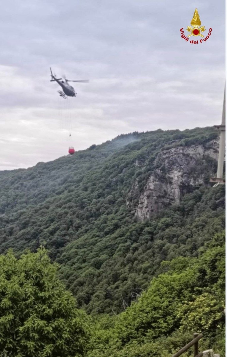 Incendio boschivo a Madonna del Sasso: fiamme domate dopo ore di intervento