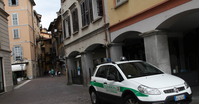 Verbania, tre giovani denunciati per rapina impropria