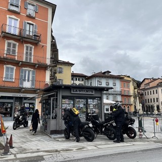 Senza stalli per le moto c’è il parcheggio “fai-da-te”