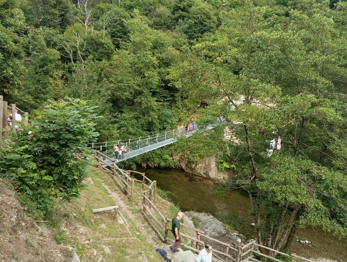 "Lettura e natura", le escursioni per famiglie partono da Cambiasca "Lettura e natura", le escursioni per famiglie partono da Cambiasca