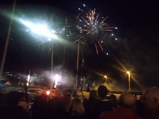 Sul lungolago di Intra lo spettacolo pirotecnico per la patronale di San Vittore