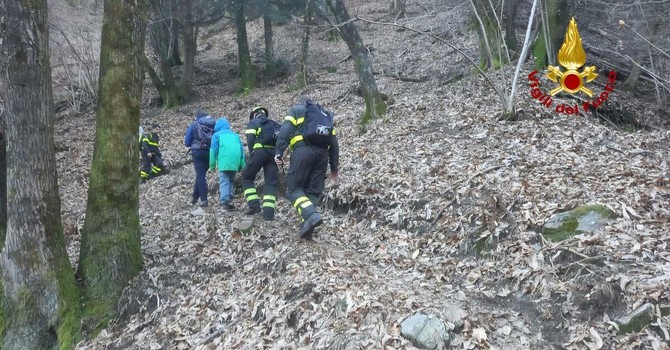 Escursionisti dispersi salvati dai vigili del fuoco Escursionisti dispersi salvati dai vigili del fuoco