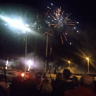 Sul lungolago di Intra lo spettacolo pirotecnico per la patronale di San Vittore
