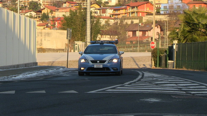 Aggredisce le forze dell'ordine: quarantenne arrestato