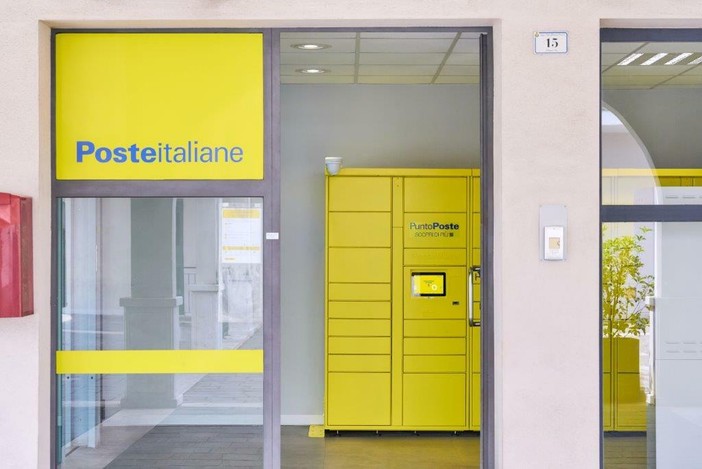 Poste Italiane, un nuovo locker per il ritiro dei pacchi a Omegna