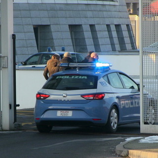 Tentava di spacciare droga a minorenni al luna park: arrestato un 26enne