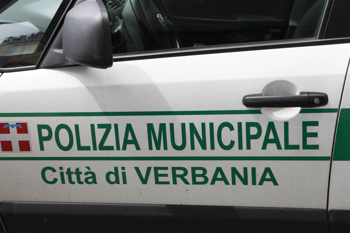 Verbania, lite per una precedenza alla rotonda del Plusc: interviene la Polizia Locale Verbania, lite per una precedenza alla rotonda del Plusc: interviene la Polizia Locale