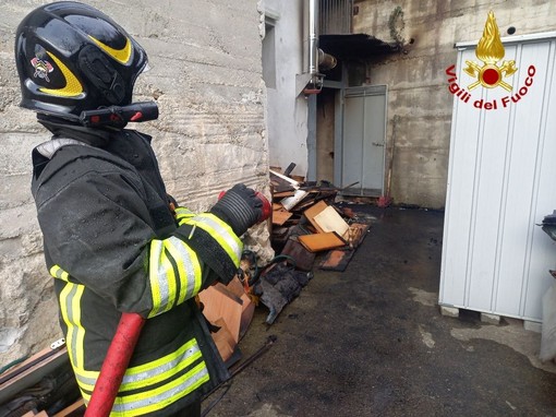 Incendio a Bee in un locale tecnico di una casa