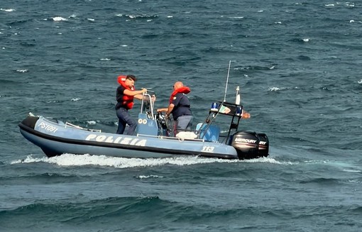 Raffiche di vento sul lago Maggiore: interventi della polizia di Stato per natanti in difficoltà