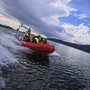 Surfisti in difficoltà sul Lago Maggiore, salvati dai Vigili del Fuoco davanti ai Castelli di Cannero