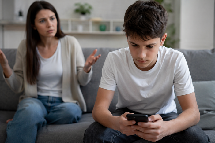 Adolescenti e social:  un incontro per capire il mondo digitale dei ragazzi