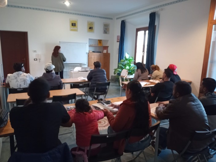 Riparte la scuola di italiano: oltre 120 studenti da sei Paesi