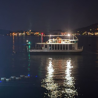 Baveno, lungolago gremito per la notte di San Lorenzo FOTO e VIDEO