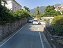 Arriva il senso unico in via Oltrefiume a Baveno