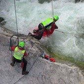 Cinque canyonisti francesi bloccati nel Rio Rasiga: in corso un complesso intervento di soccorso a Bognanco Cinque canyonisti francesi bloccati nel Rio Rasiga: in corso un complesso intervento di soccorso a Bognanco