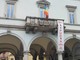 Omegna dice no alla guerra: lo striscione sulla facciata del municipio