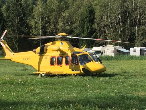 Tragedia ad Arola: 71enne perde la vita ribaltandosi con il trattore