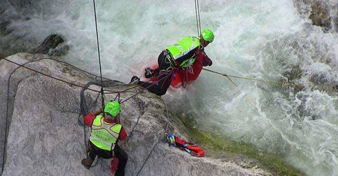 Cinque canyonisti francesi bloccati nel Rio Rasiga: in corso un complesso intervento di soccorso a Bognanco Cinque canyonisti francesi bloccati nel Rio Rasiga: in corso un complesso intervento di soccorso a Bognanco