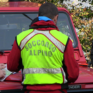 Omegna, soccorso alpino impegnato nel recupero di una persona sul monte Castellaccio