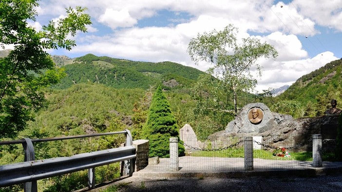 Eccidio al Sasso di Finero, 82 anni dopo il ricordo di Attilio Moneta e Alfredo Di Dio Eccidio al Sasso di Finero, 82 anni dopo il ricordo di Attilio Moneta e Alfredo Di Dio