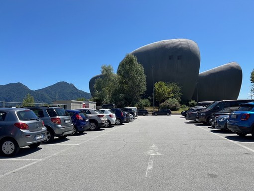 “Difficile trovare parcheggio al Maggiore o nei pressi per chi non conosce la città”