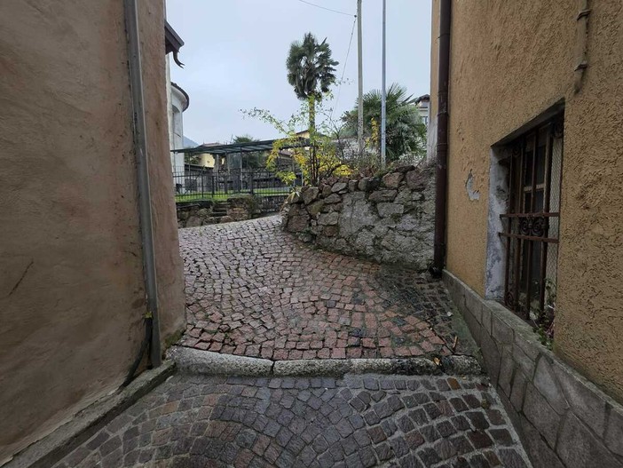 Vivere Baveno: &quot;Un corrimano lungo via San Carlo per facilitare transito dei pedoni&quot;